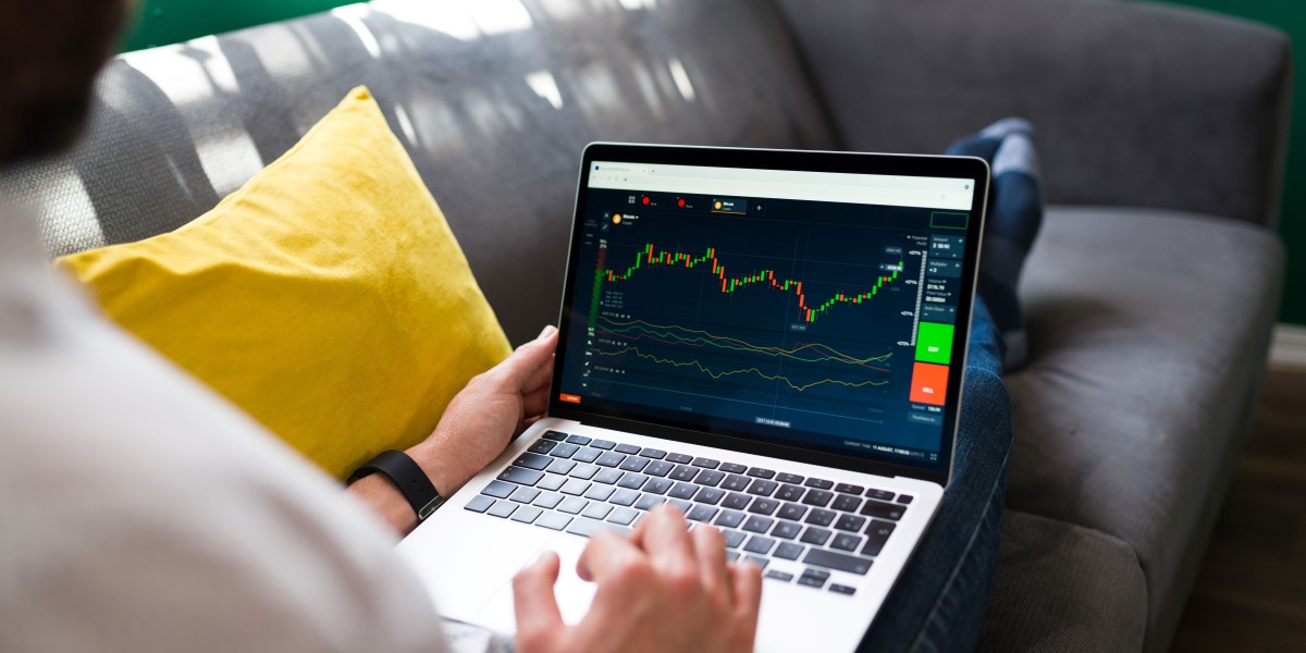 Which Strategy Works Best for GOLDEURUSD Trading in Pakistan?