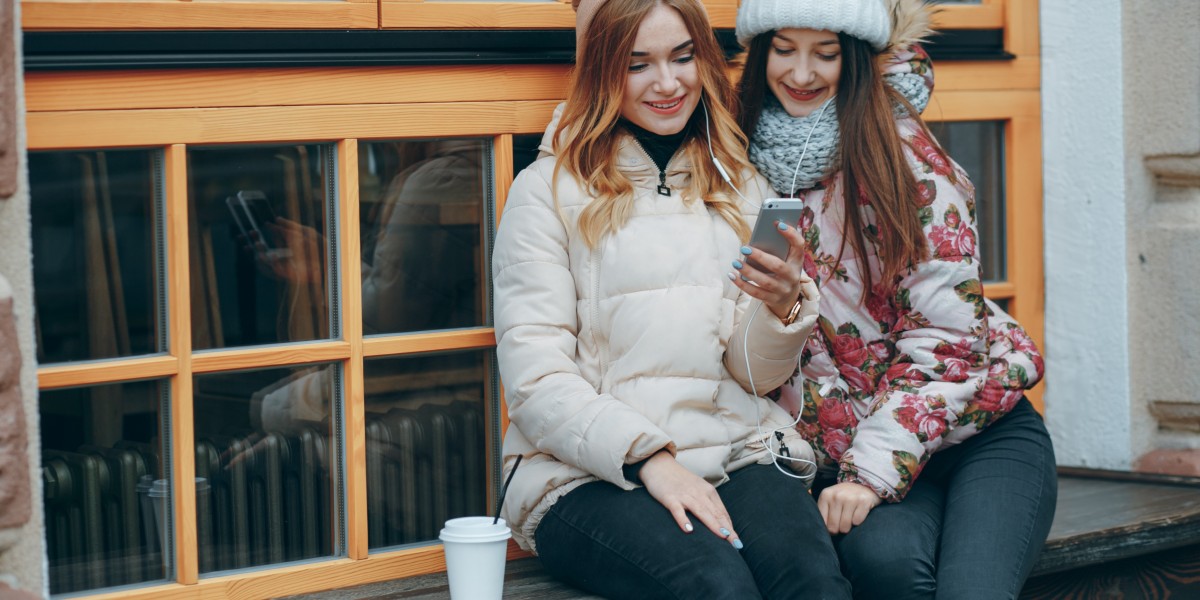 What Colors Are Trending in Winter Collection Pakistani Dresses?