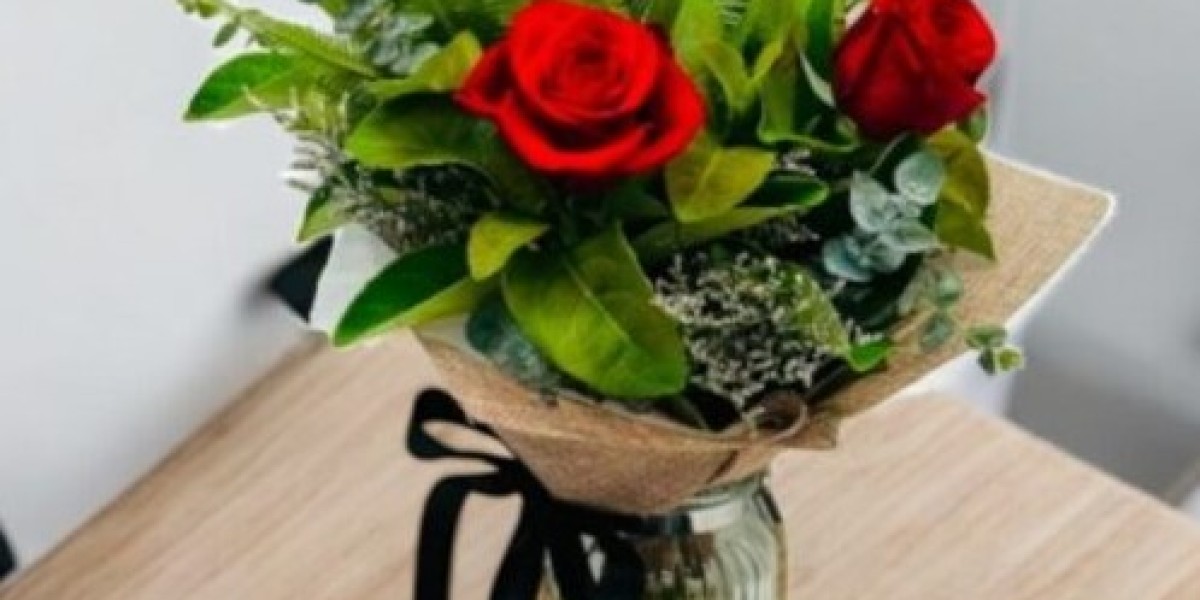 Love in Full Bloom: The Best Flower Bouquets for Every Anniversary Milestone